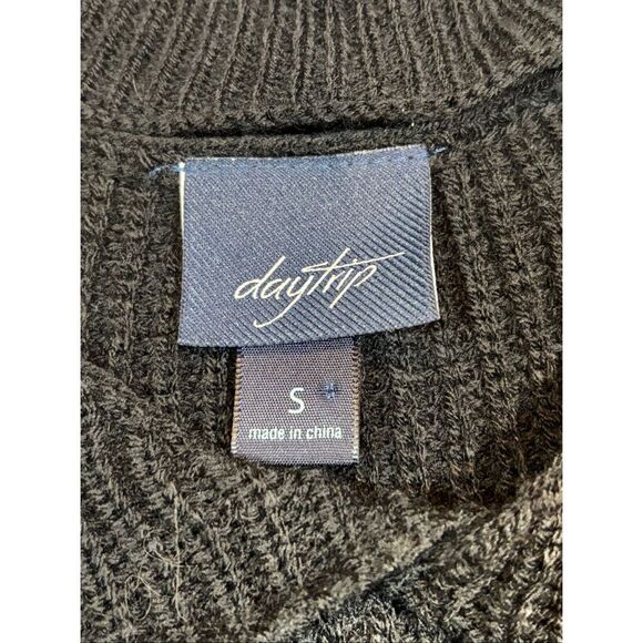 Daytrip The Buckle black distressed sweater size S - Picture 10 of 11
